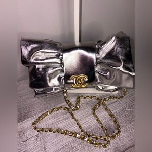 Metallic bow bag